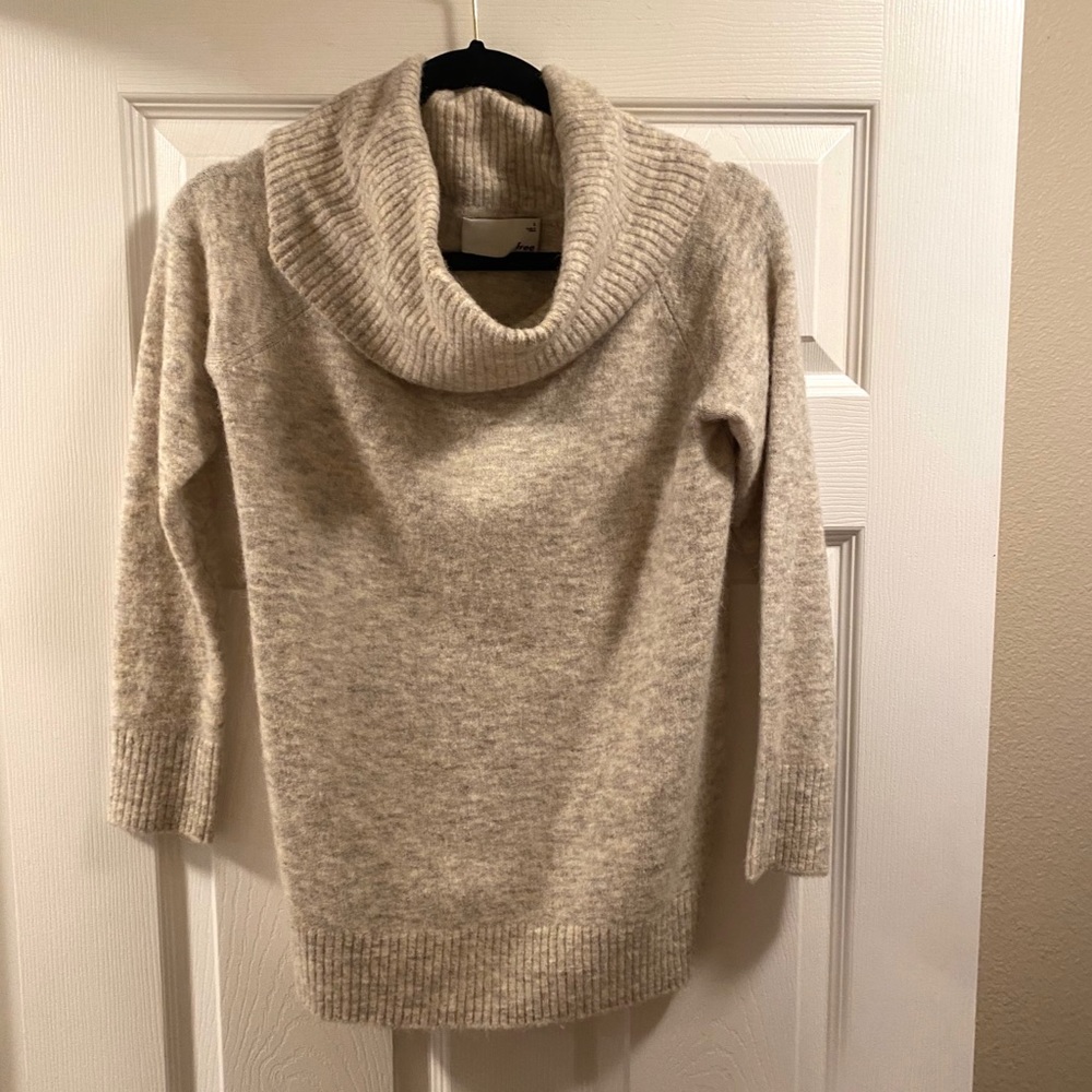 Wilfred Slouchy Turtleneck Sweater